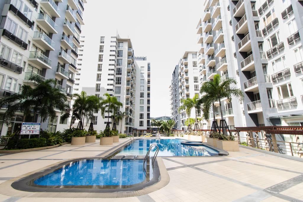 Palm Tree Condos Across Naia3 By Beth Manila Exteriör bild