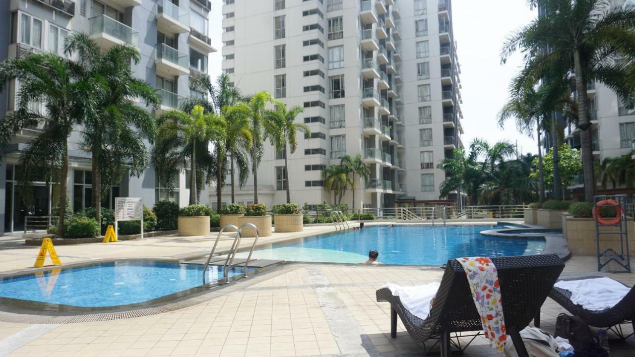 Palm Tree Condos Across Naia3 By Beth Manila Exteriör bild