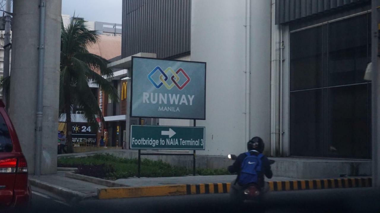 Palm Tree Condos Across Naia3 By Beth Manila Exteriör bild