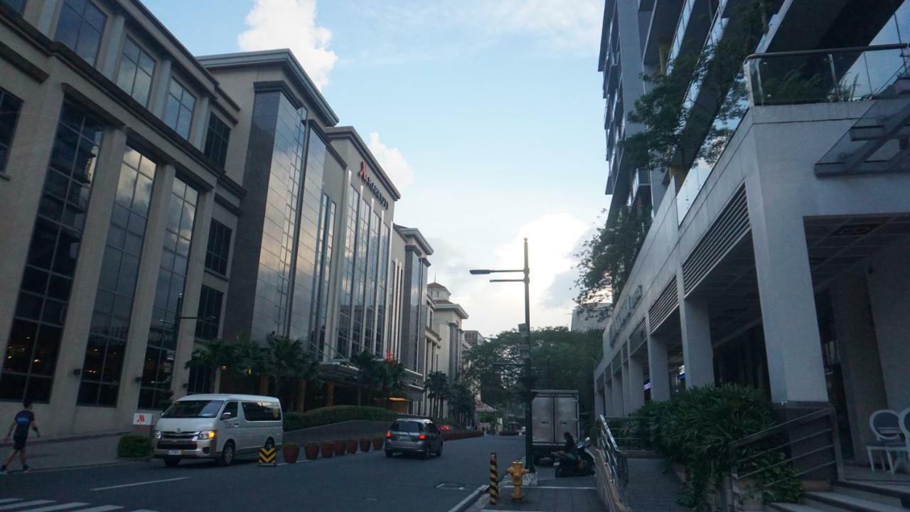 Palm Tree Condos Across Naia3 By Beth Manila Exteriör bild