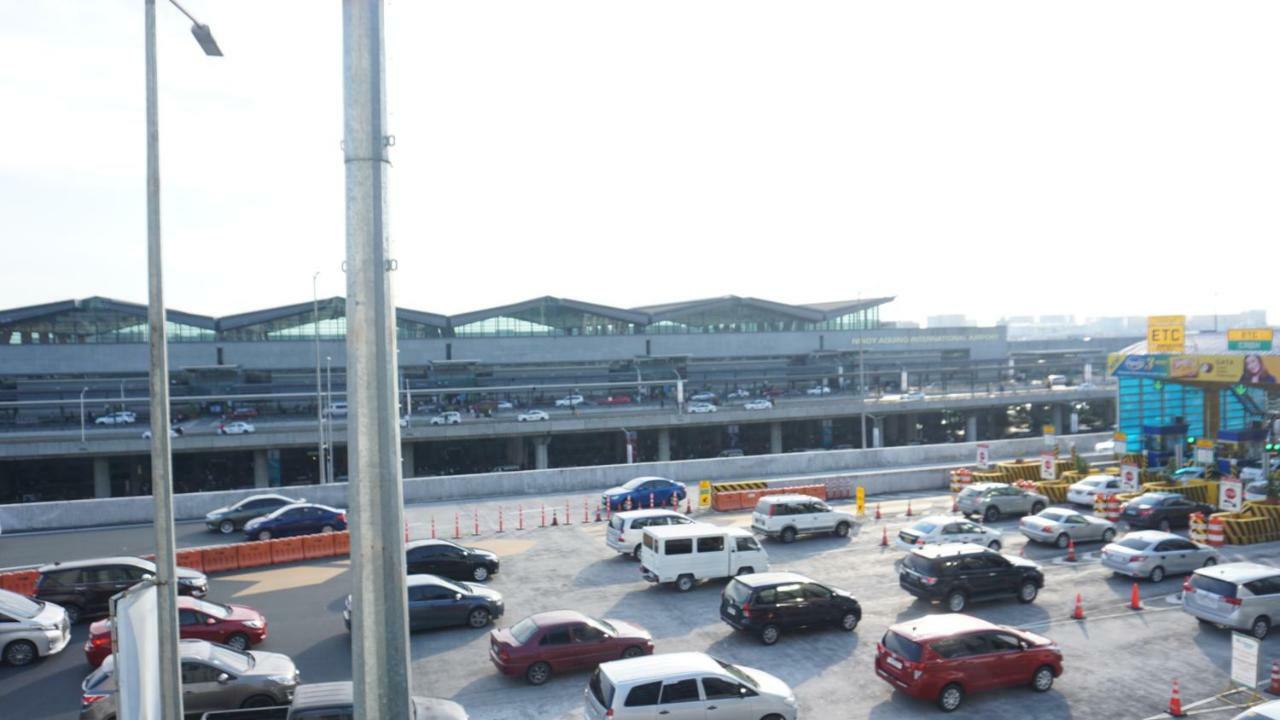Palm Tree Condos Across Naia3 By Beth Manila Exteriör bild