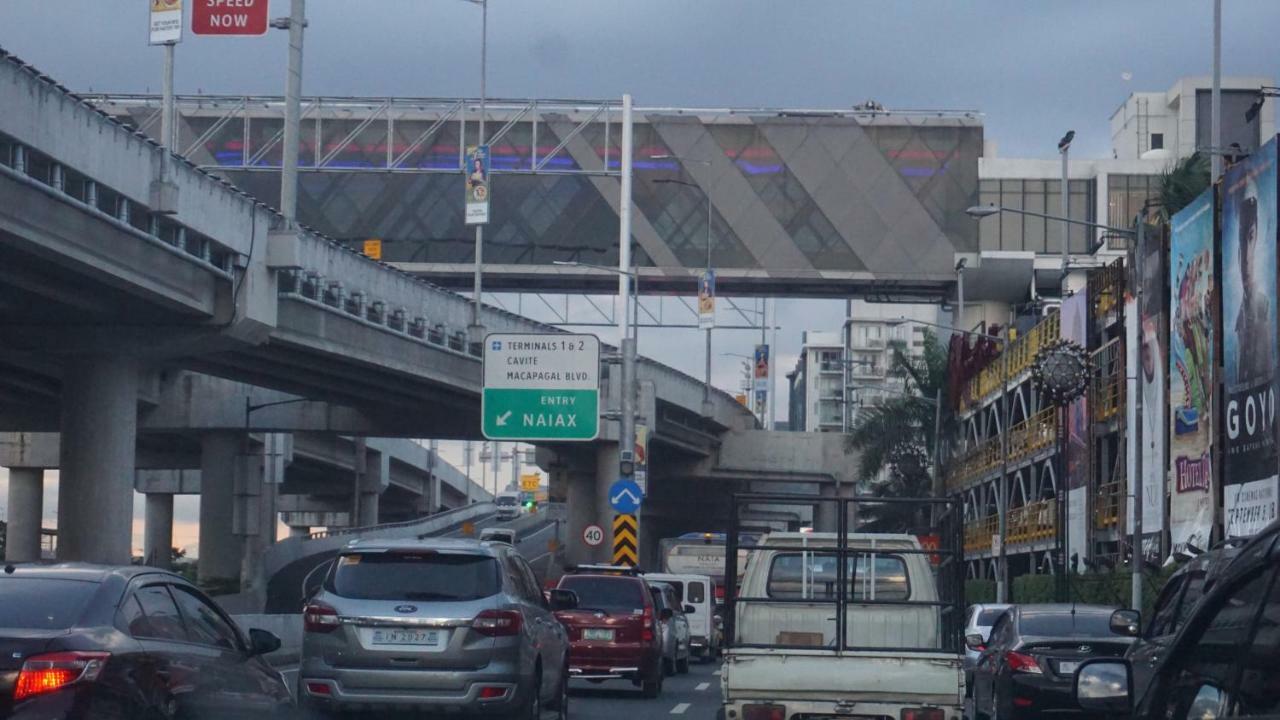 Palm Tree Condos Across Naia3 By Beth Manila Exteriör bild