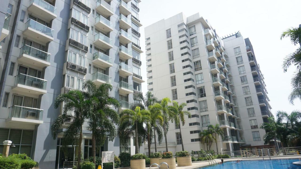 Palm Tree Condos Across Naia3 By Beth Manila Exteriör bild