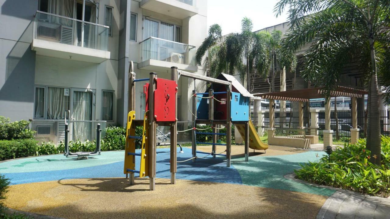 Palm Tree Condos Across Naia3 By Beth Manila Exteriör bild